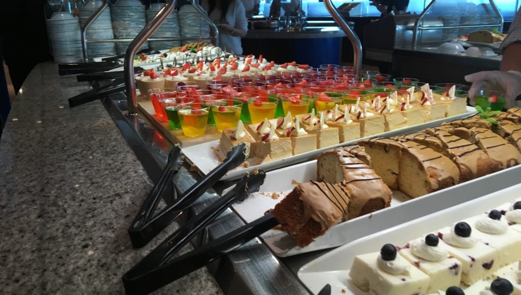 royal caribbean independence of the seas windjammer buffet cakes