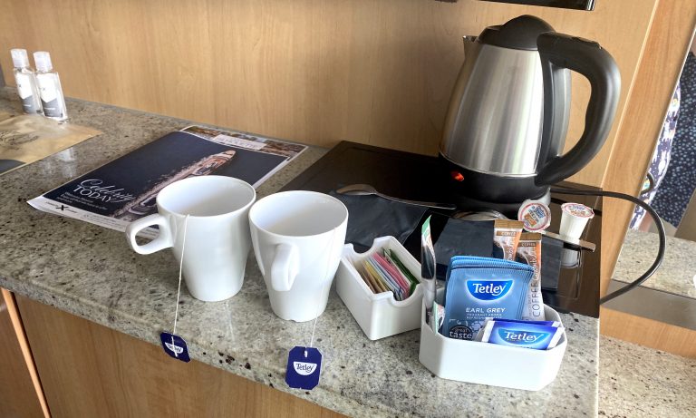 celebrity cruise kettle in room