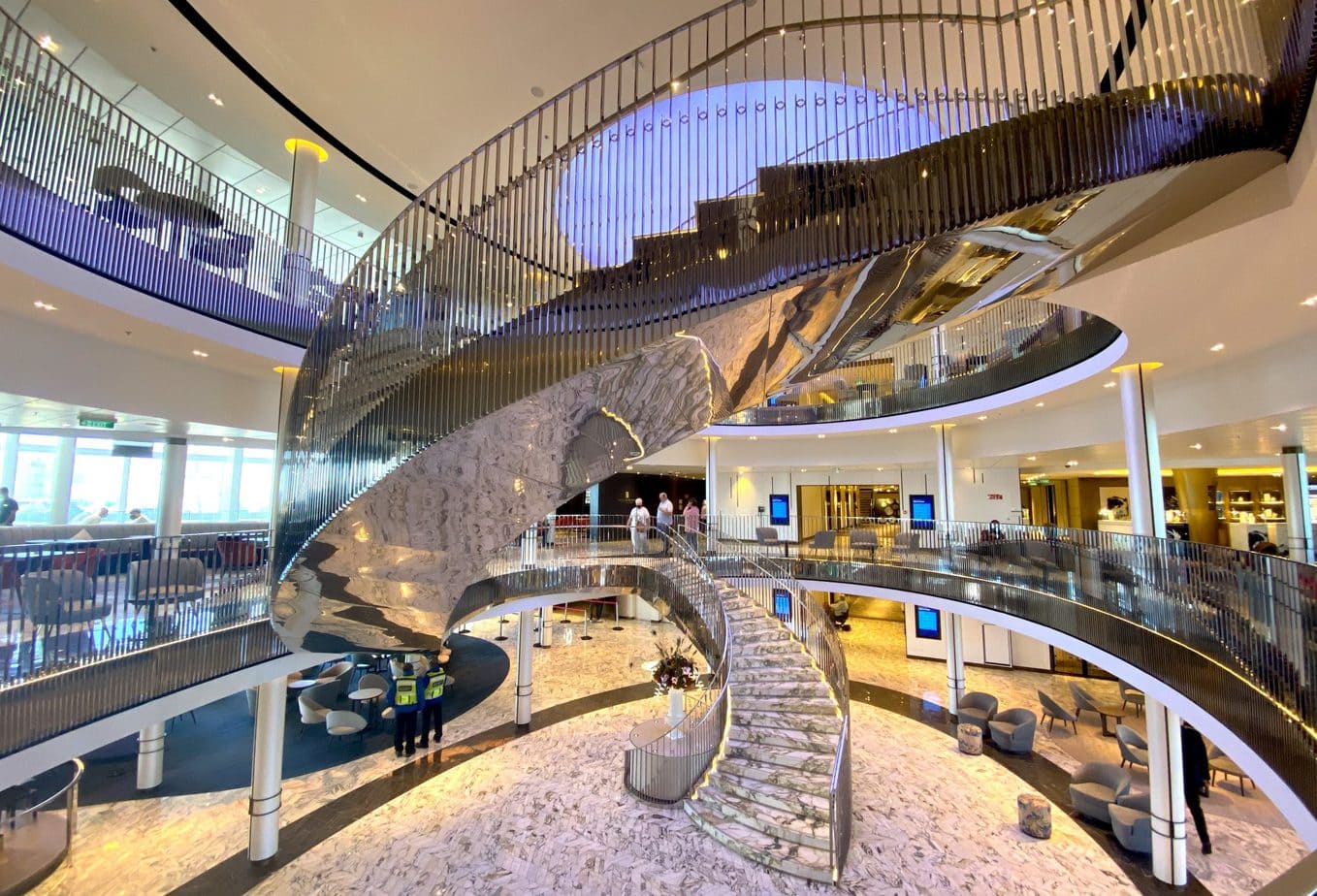 p-o-iona-cruise-photo-review-ship-food-entertainment-and-more
