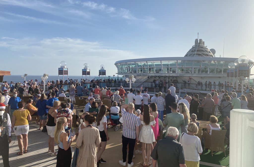 P&O Ventura Christmas Cruise Review (Entertainment, Ship, Food & More