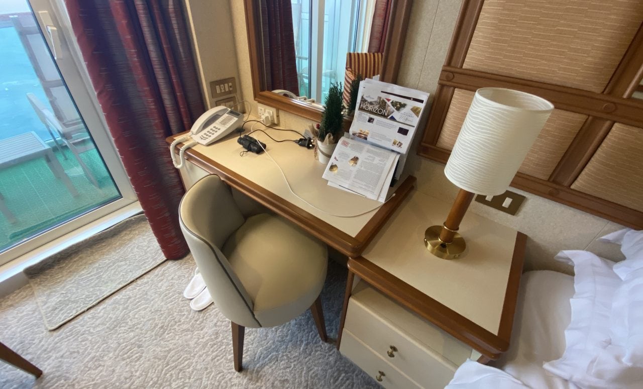 p&o ventura balcony cabin desk with phone, plug sockets, daily horizons and lamp