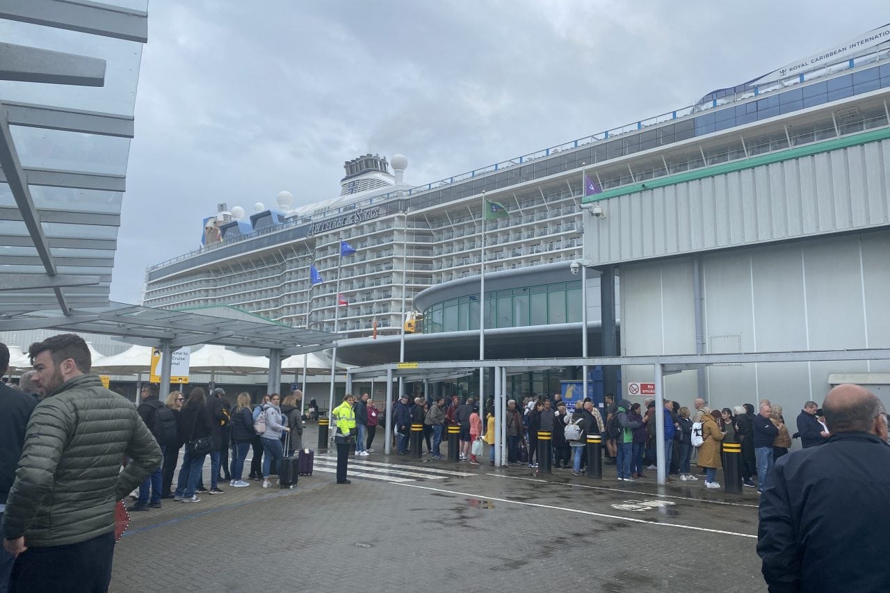 Queues in Southampton boarding Anthem of the Seas