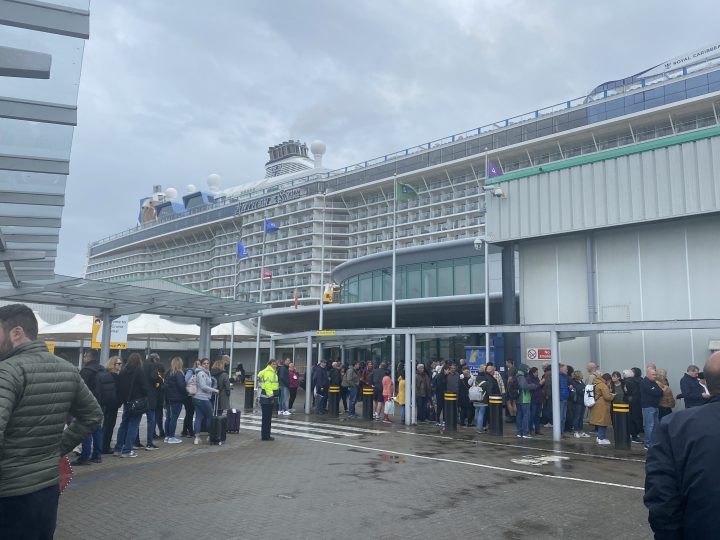 Queues in Southampton boarding Anthem of the Seas