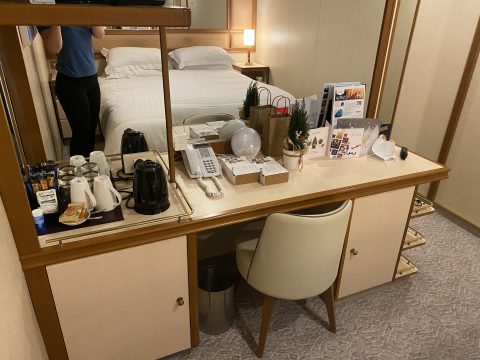 What We Loved And Hated About Our Emerald Princess Cabins - Cabins To ...