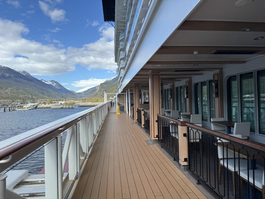 Promenade deck Norwegian Encore