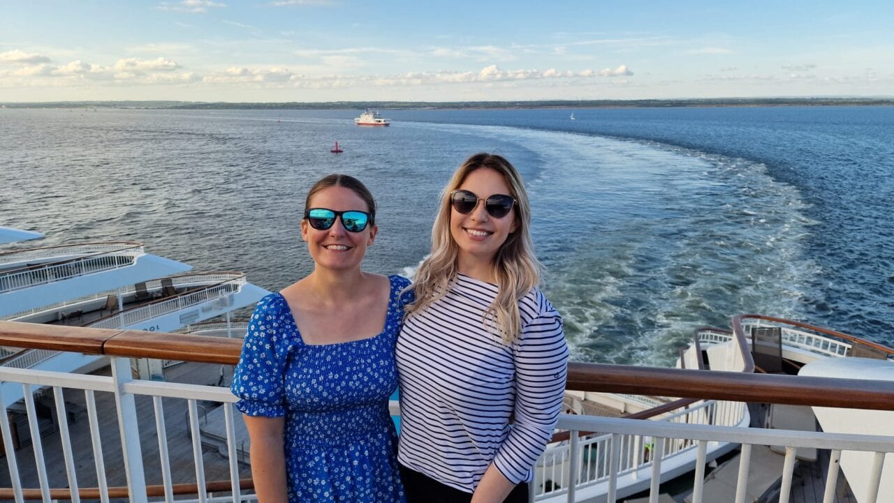 P&O Aurora Emma Cruises and Lucy from Cruising as Crew