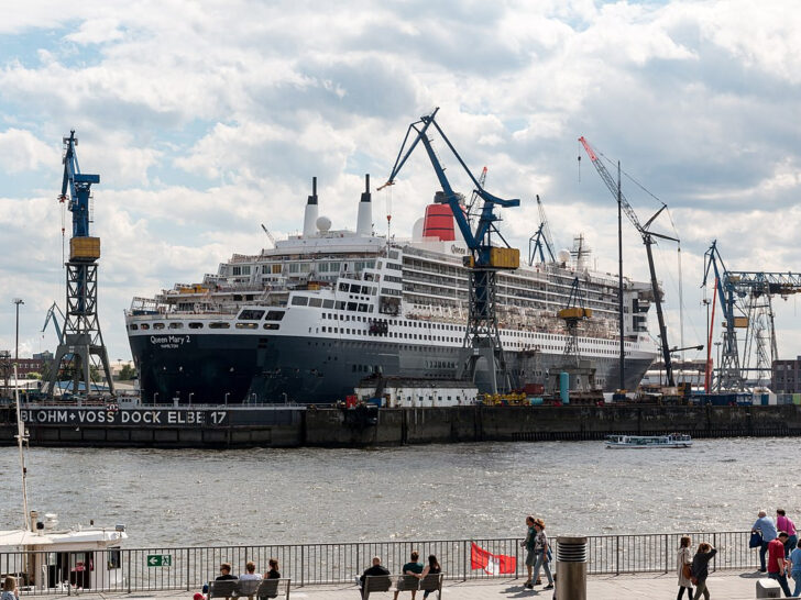 Dry dock QM2